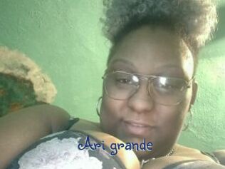 Ari_grande