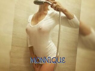 MONNIQUE_