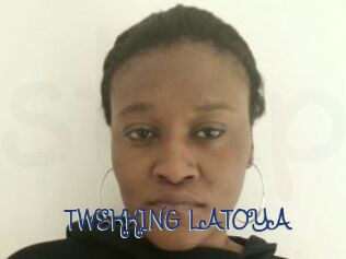 TWEKKING_LATOYA